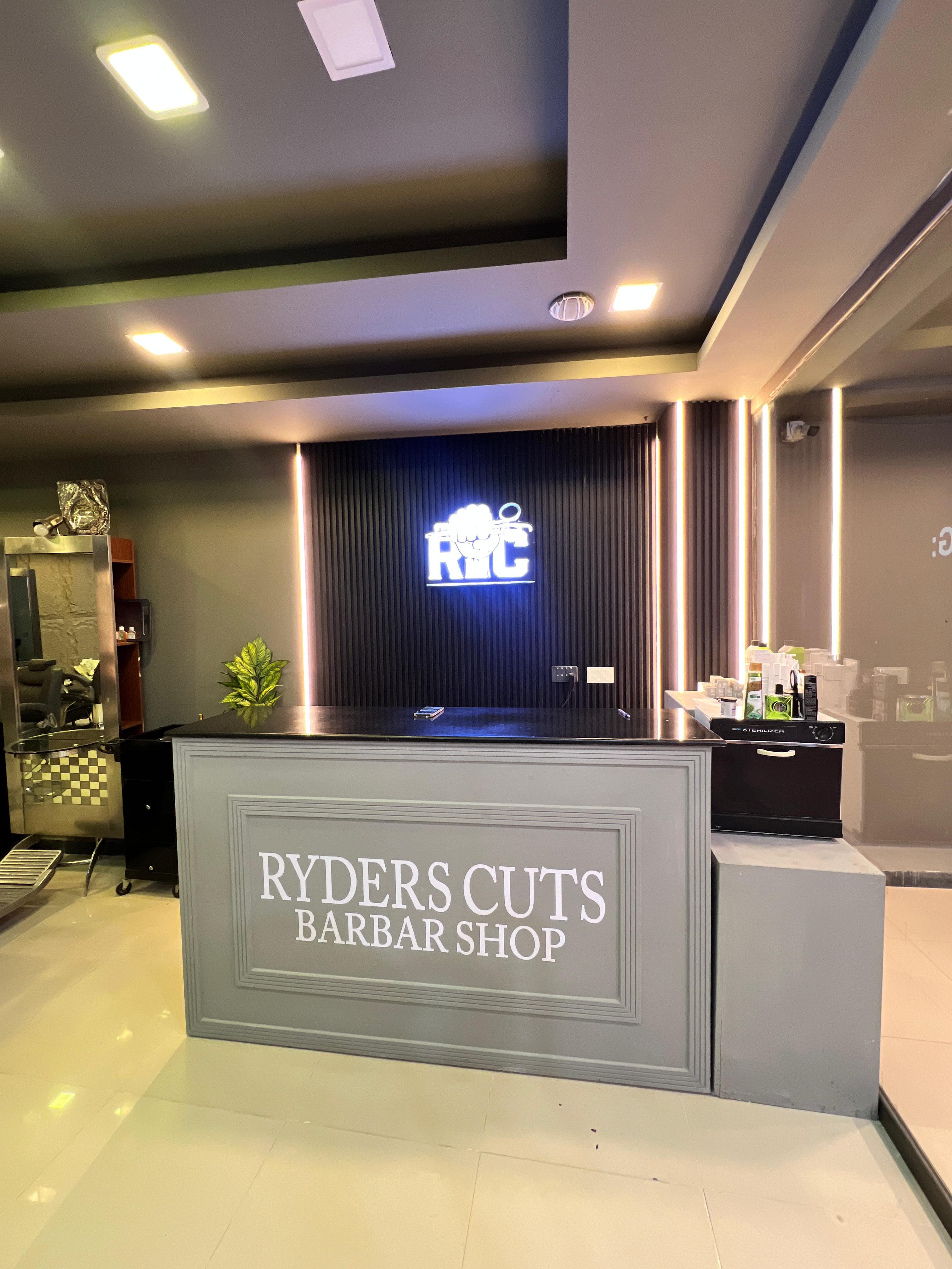 Grooming area at Ryders Cuts in Phase 4 Bahria Town