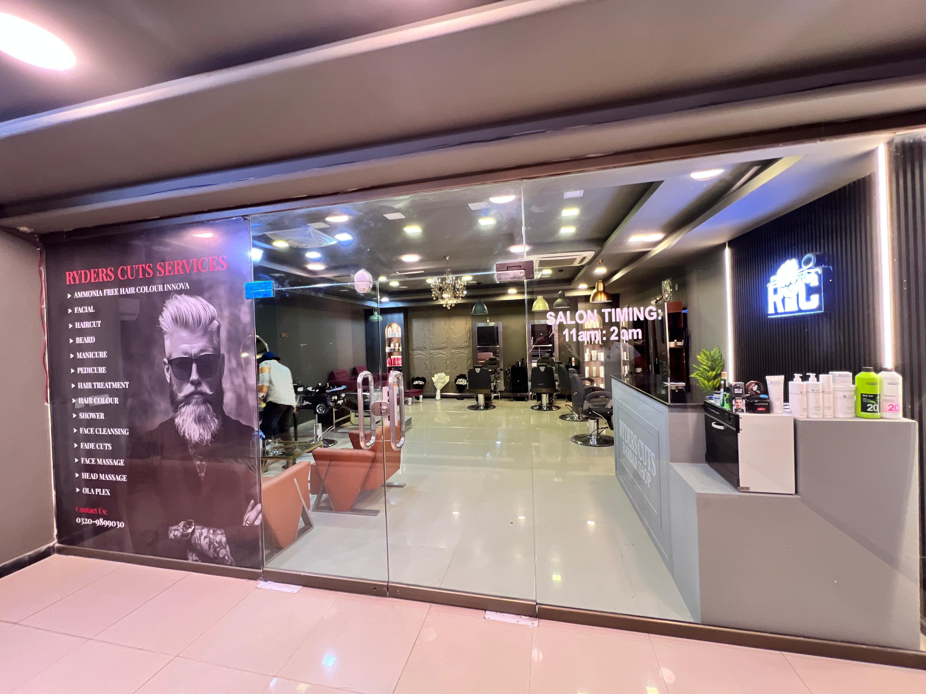 Premium lounge waiting area at Ryders Cuts